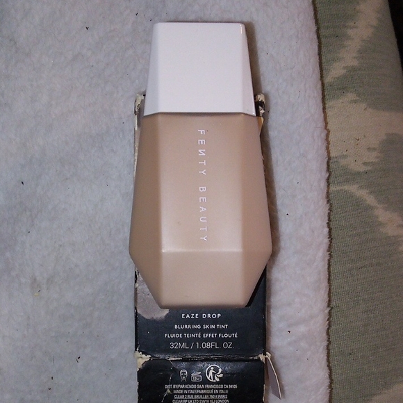 Fenty Beauty Other - Fenty Beauty Eaze Drop Blurring Skin Tint - Beige